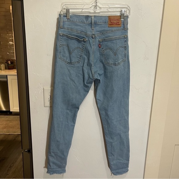 Levi’s Wedgie Skinny Distressed Light Wash Jeans 28 - Picture 3 of 15